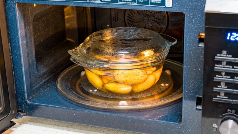 Cucinare con il microonde